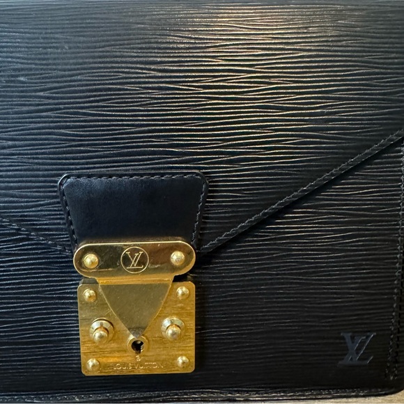 SOLD Vintage Louis Vuitton Clutch | Good Vintage Condition - Picture 12 of 16